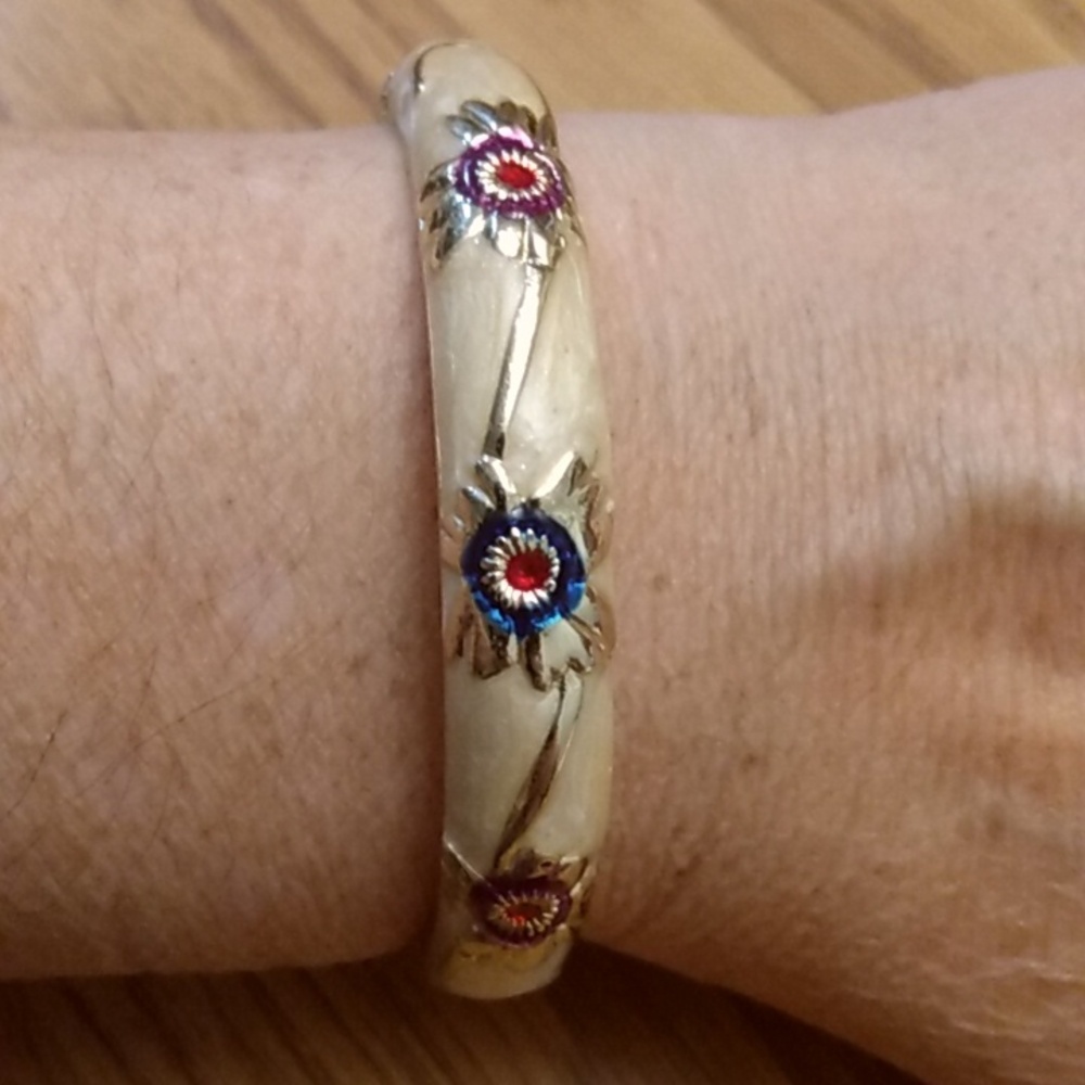 Jiu Long Xing Enamel Floral Clamper Bracelet 7"